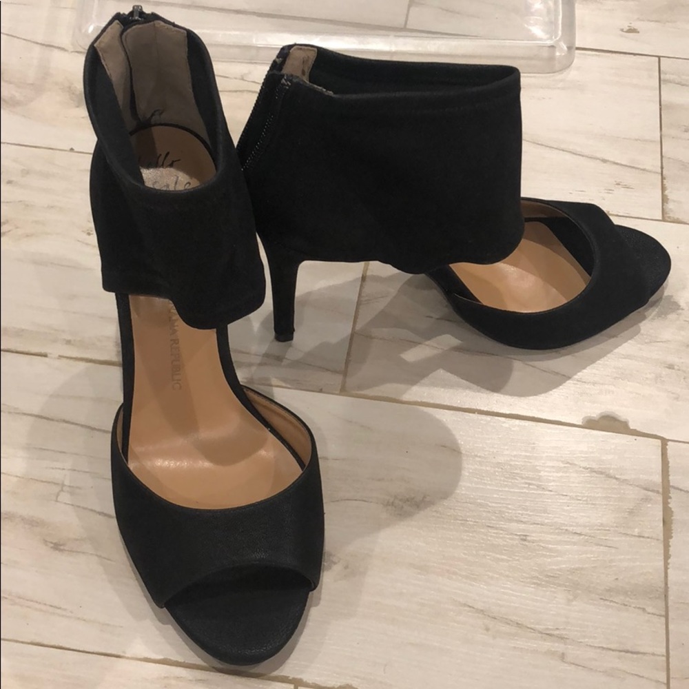 Banana republic black leather heels